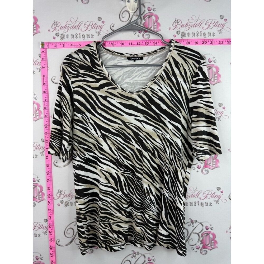 Olsen T-shirt tee top Zebra-Print V-Neck Short Sleeve Top in Black and Cream